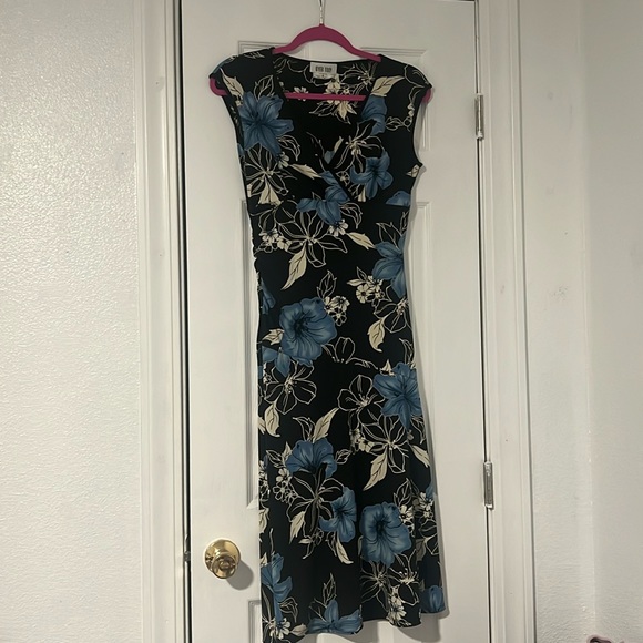 Byer too floral dress - Picture 1 of 2
